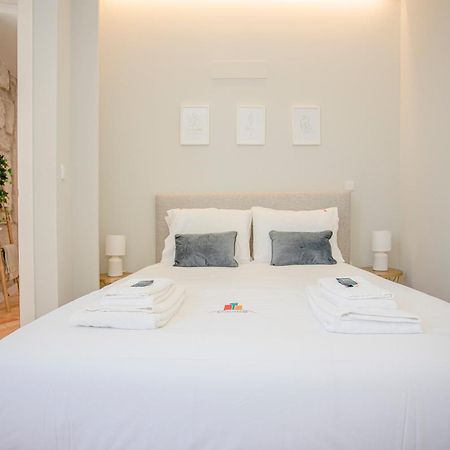 Liiiving In Porto - Aliados Stone Apartment Bagian luar foto
