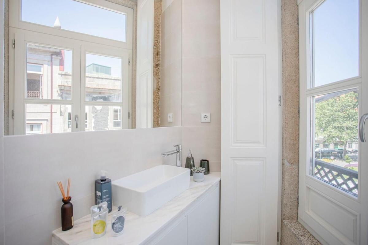 Liiiving In Porto - Aliados Stone Apartment Bagian luar foto