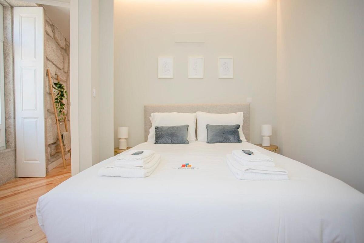 Liiiving In Porto - Aliados Stone Apartment Bagian luar foto